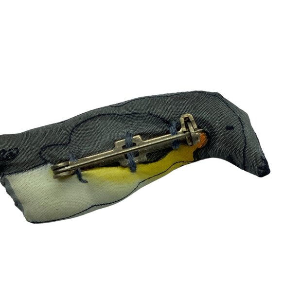 Vtg Emperor Penguin Fabric Brooch Unique Animal Design Star Accents 2” RARE - Picture 3 of 7